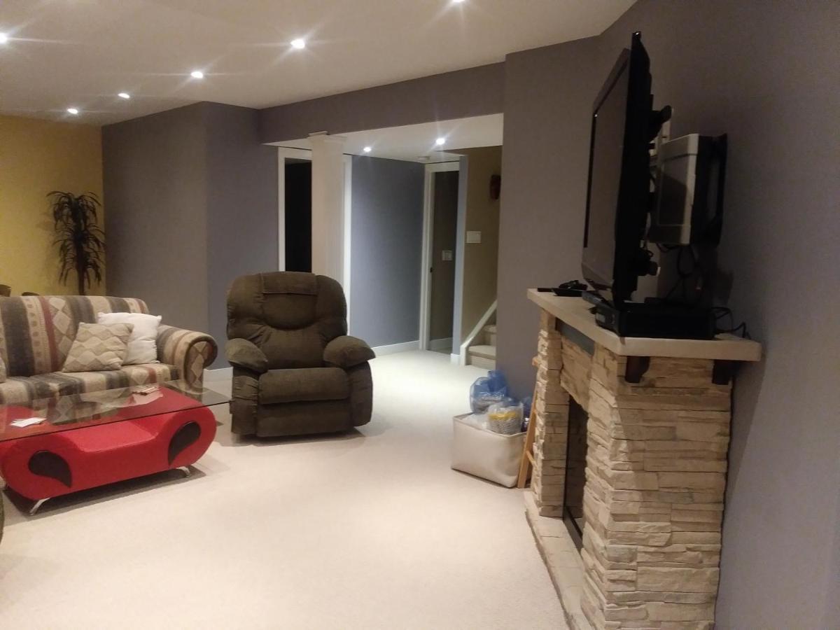 680 Sq Ft Private Space With Ensuite Bathroom YYC Exteriör bild