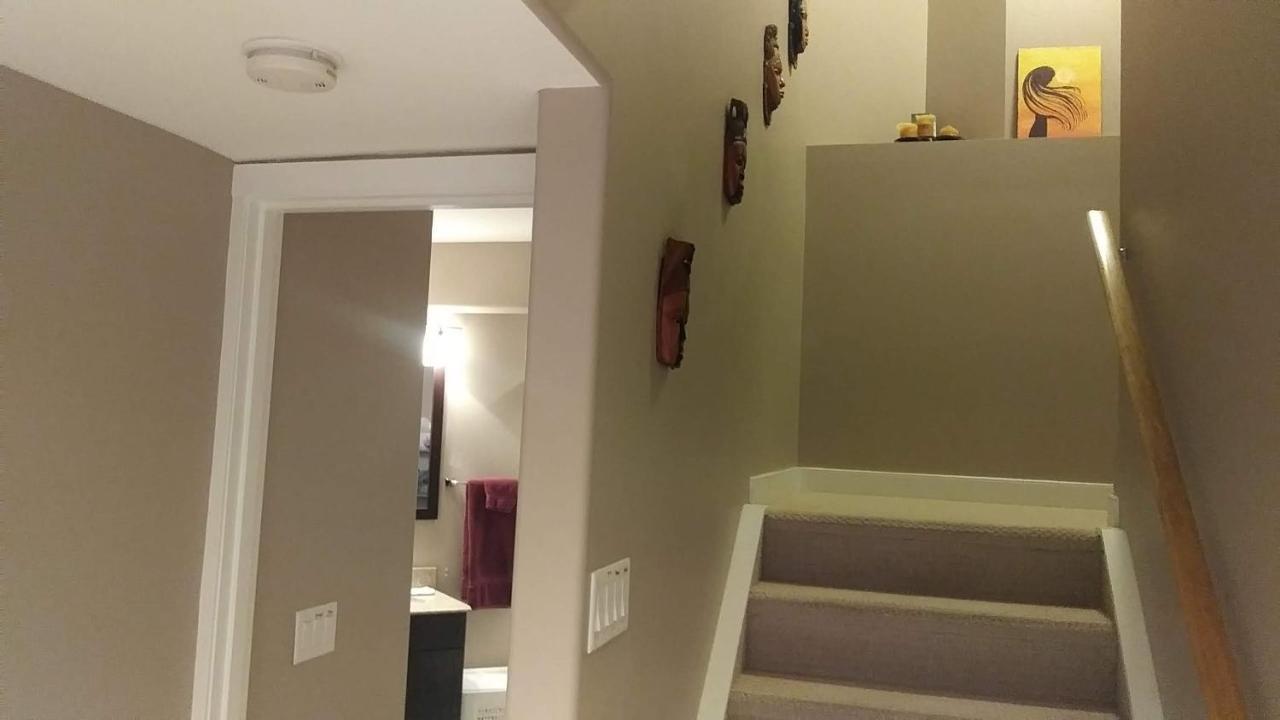 680 Sq Ft Private Space With Ensuite Bathroom YYC Exteriör bild