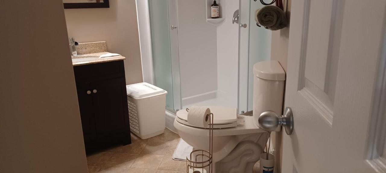 680 Sq Ft Private Space With Ensuite Bathroom YYC Exteriör bild